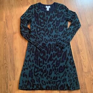 Carmen Marc Valvo Green Leopard Print Long Sleeve Knit Sweater Dress